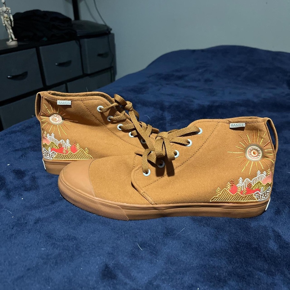 Size 9 bang mountain shoes
